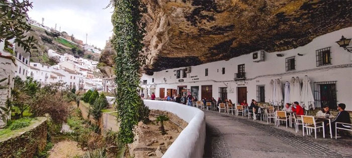 Cuộc sống dưới vách đá ở Setenil de las Bodegas
