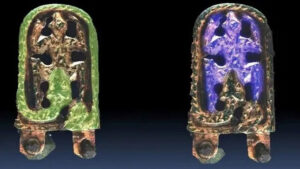 Bí ẩn khóa thắt lưng đồng với biểu tượng rắn của thế kỷ 8