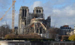 Những bí mật về đinh kẹp sắt của Nhà thờ Đức Bà Paris