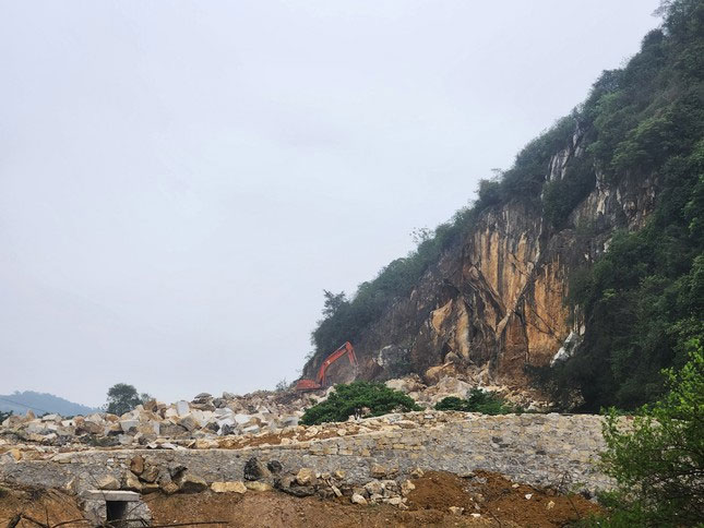 Phát hiện hang động mới trong lúc khai thác đá ở Thanh Hoá
