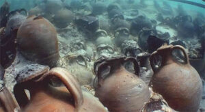 Phát hiện xác tàu La Mã chứa amphora độc đáo tại Địa Trung Hải